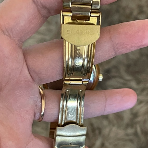 swatch brand watch.  Golden colour - Picture 6 of 8